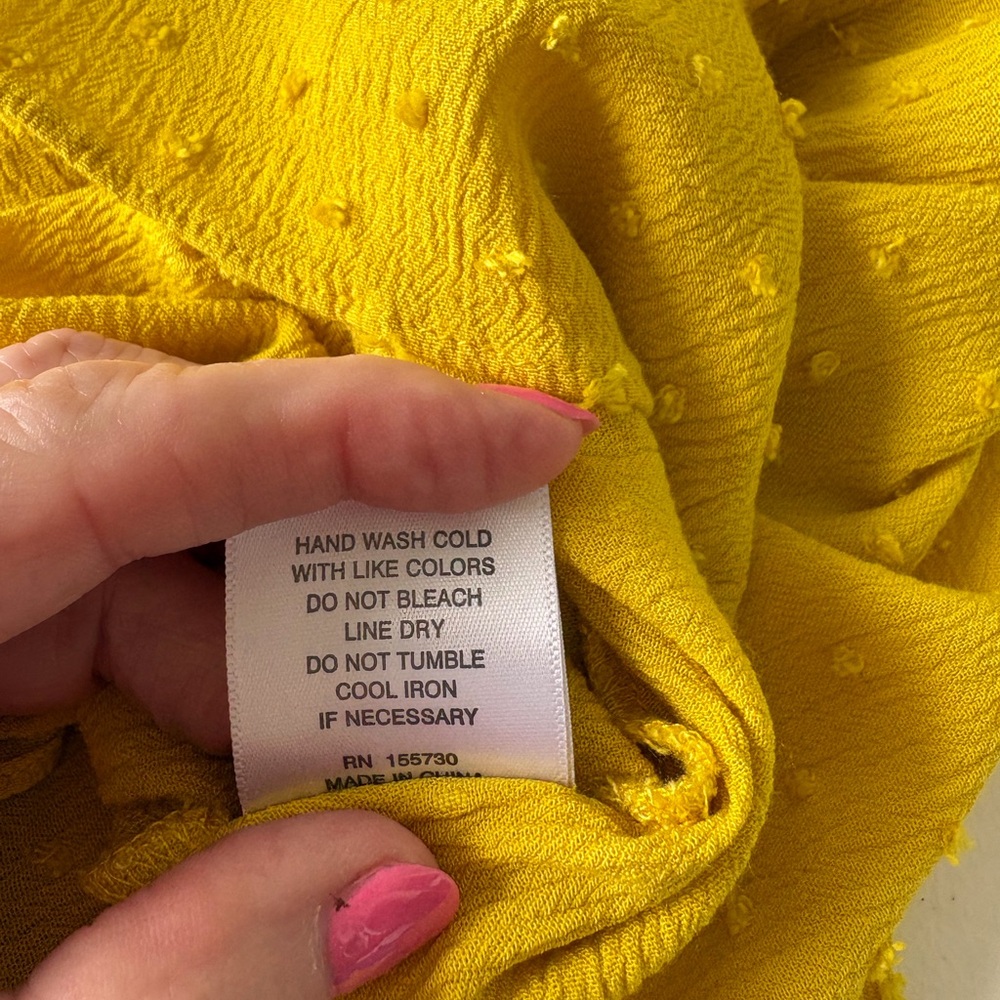 Rose + Olive 1X Yellow Short Sleeve Button Up V Neck Blouse Office Casual Career - Picture 9 of 11